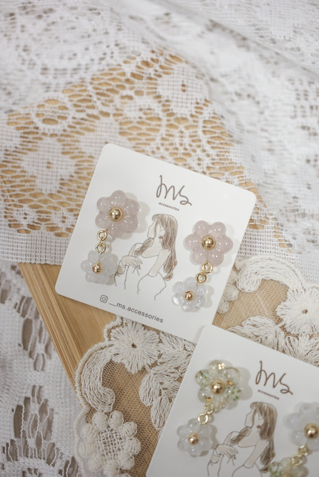 可愛波堤花花垂吊耳環