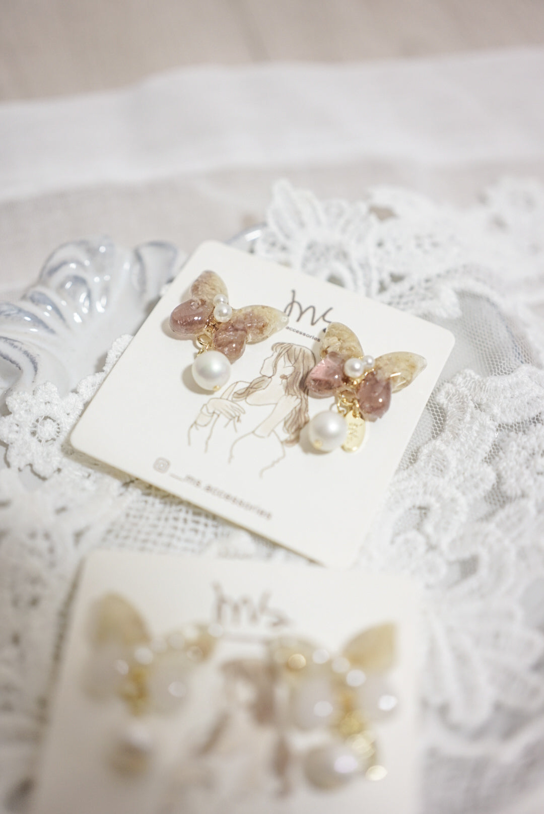 蝴蝶珍珠垂吊耳環