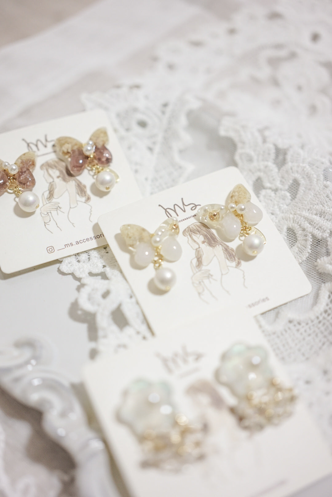 蝴蝶珍珠垂吊耳環