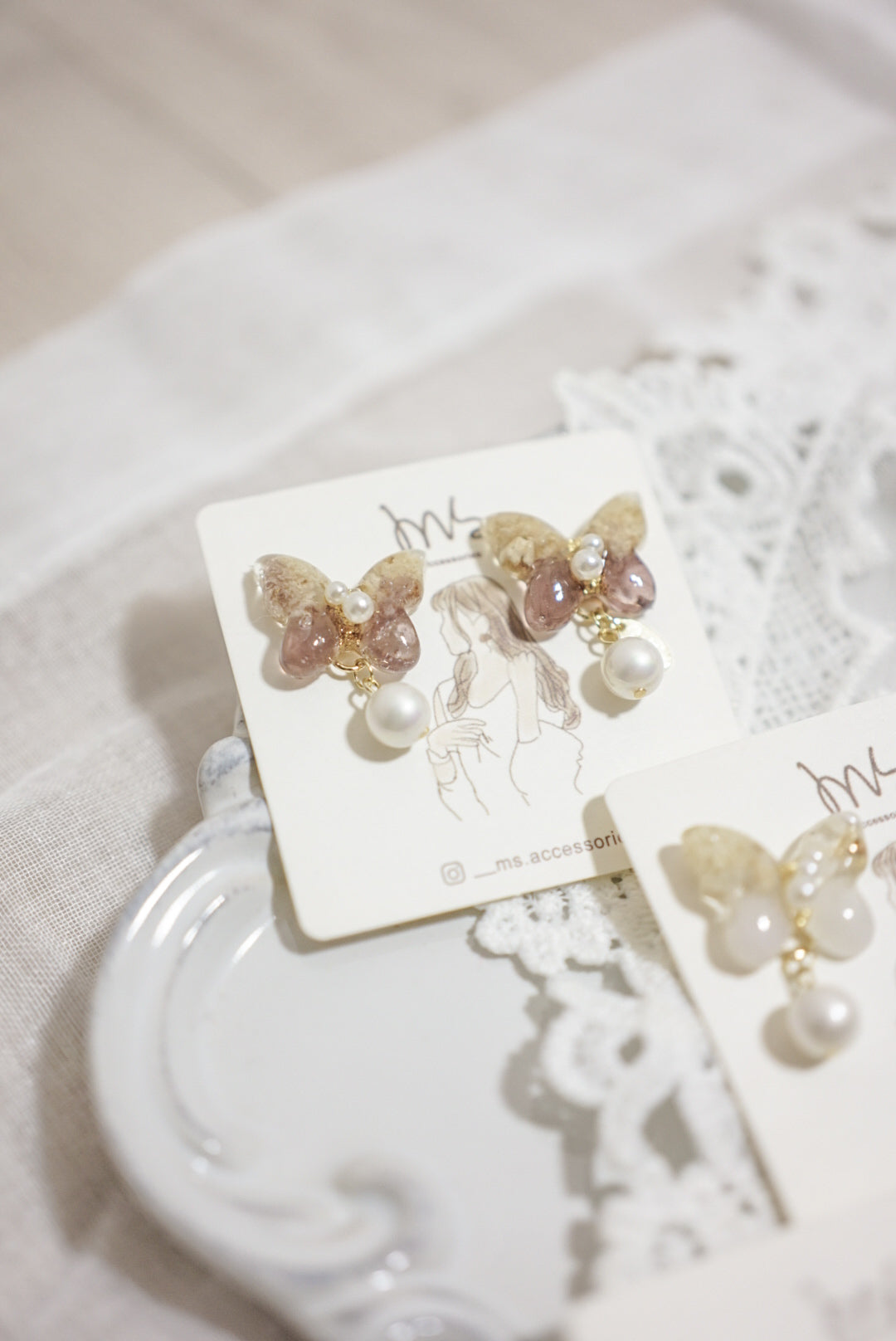 蝴蝶珍珠垂吊耳環