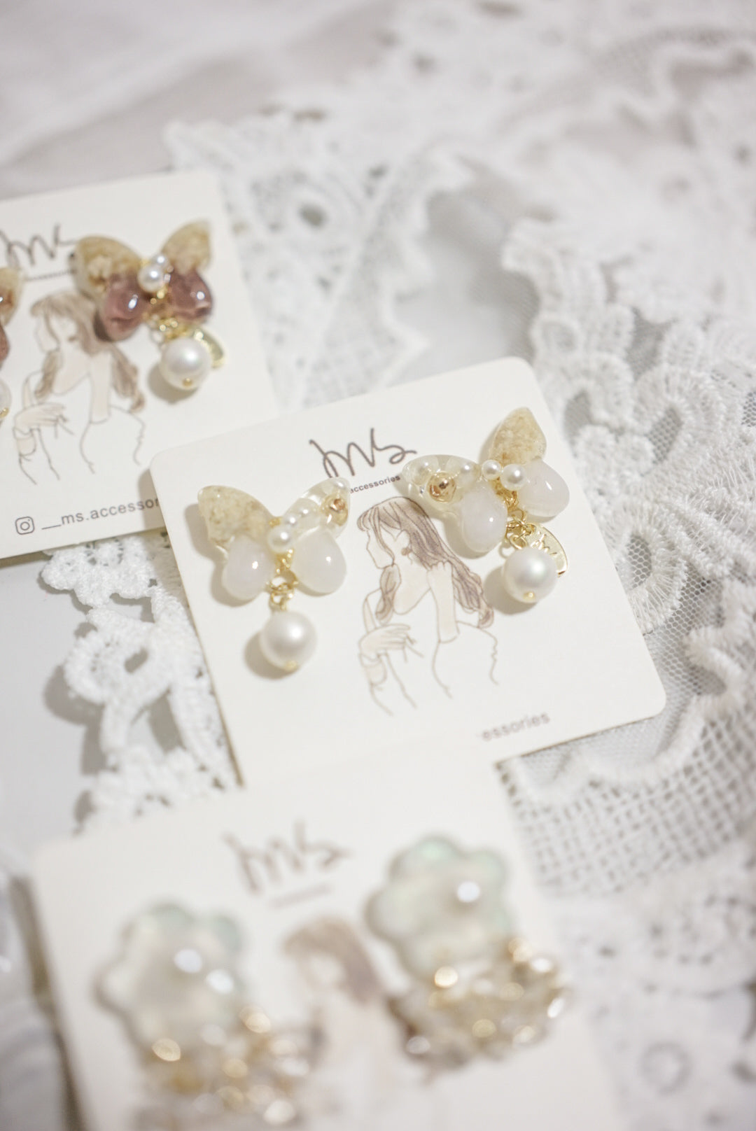 蝴蝶珍珠垂吊耳環