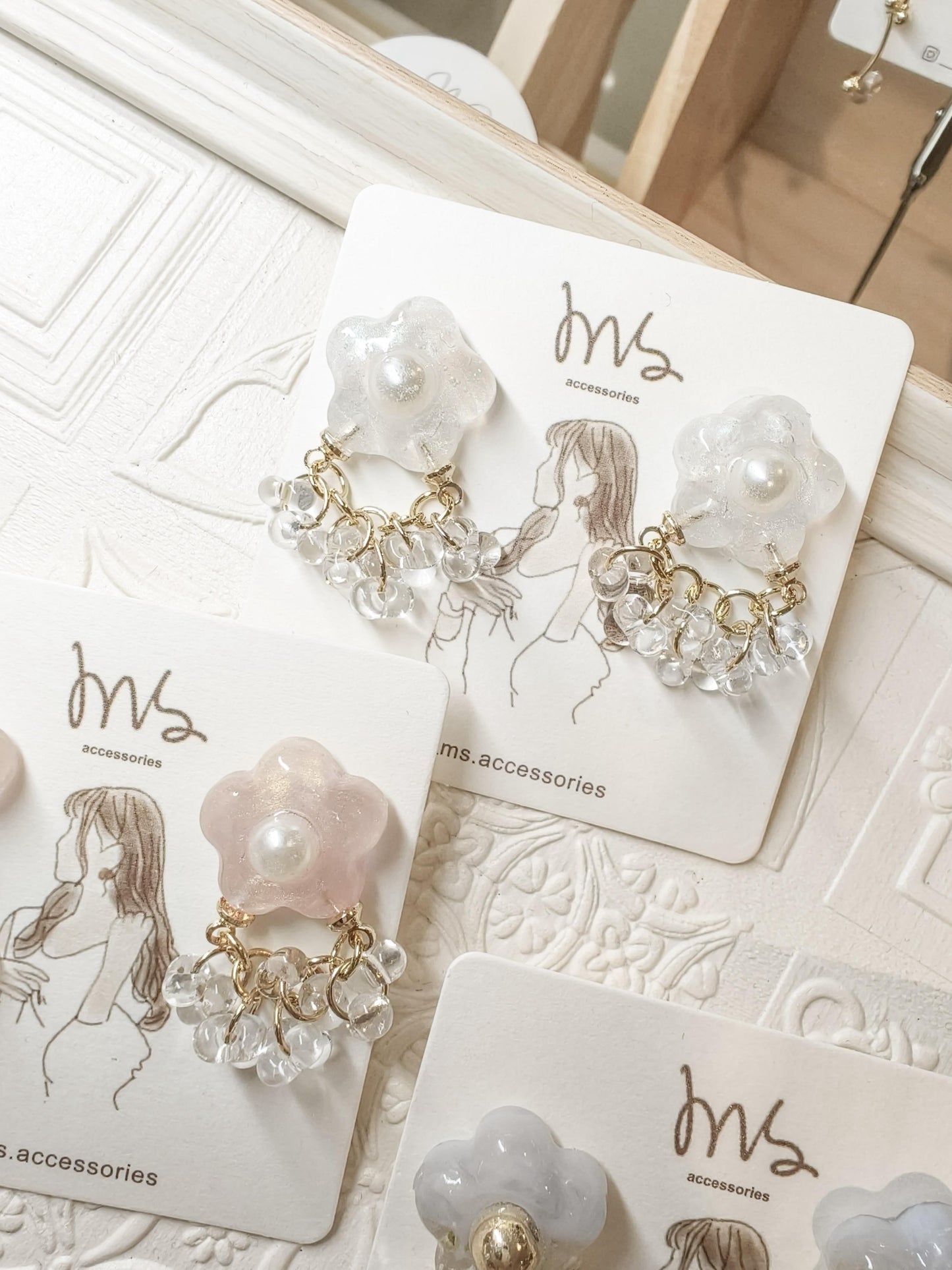 可愛花花垂吊耳環